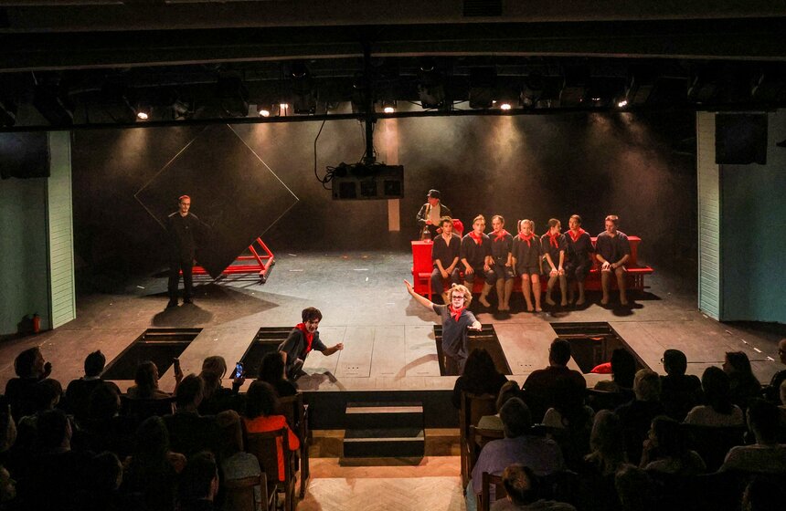 Версию мюзикла "Курс Норд-Ост" представили в учебном театре ГИТИСа 7 фото