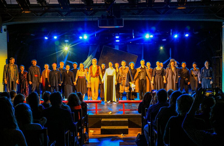 Версию мюзикла "Курс Норд-Ост" представили в учебном театре ГИТИСа 31 фото