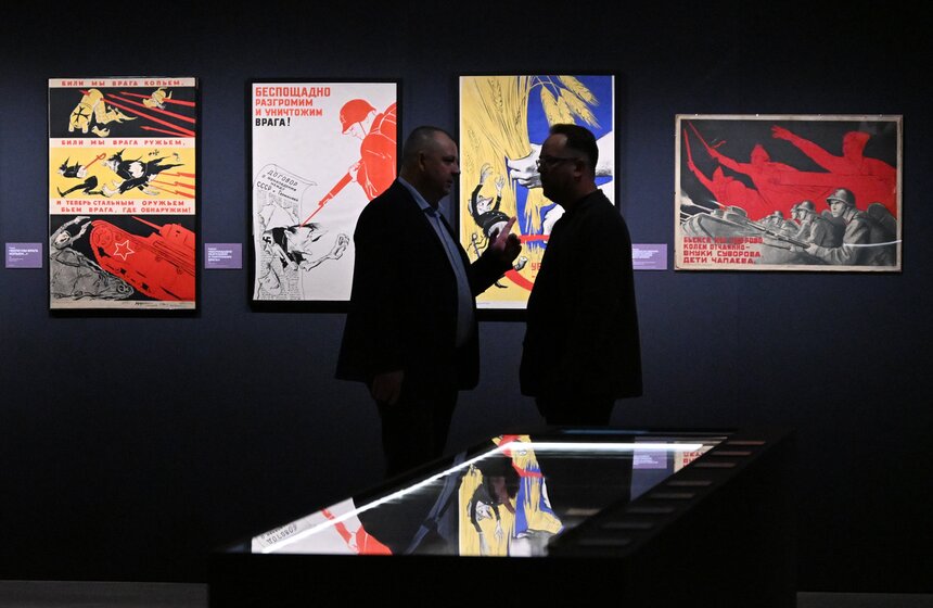 Выставка "Кукрыниксы" к 100-летию союза художников открылась в "Манеже" 7 фото