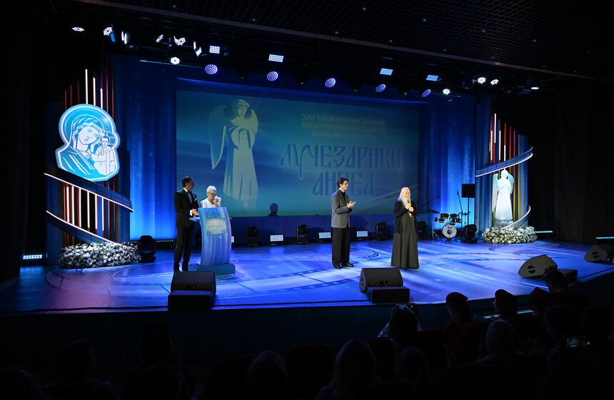 Церемония открытия кинофестиваля "Лучезарный Ангел" состоялась в кинотеатре "Поклонка" 19 фото