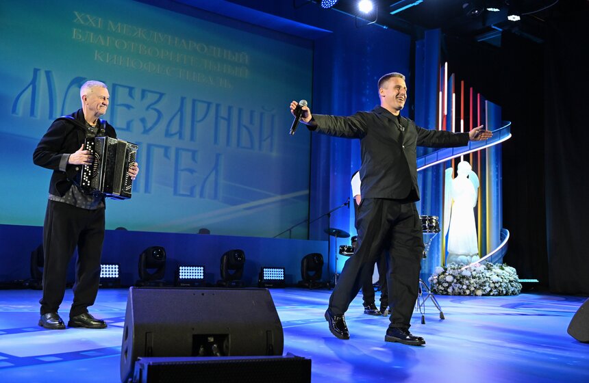 Церемония открытия кинофестиваля "Лучезарный Ангел" состоялась в кинотеатре "Поклонка" 12 фото