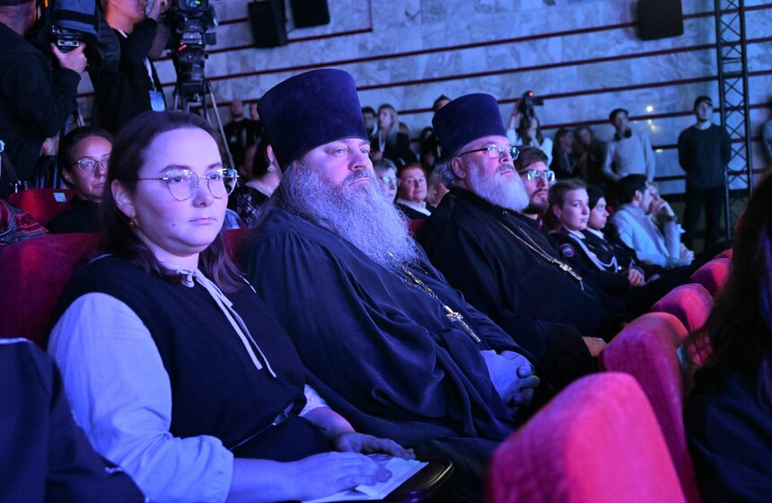 Церемония открытия кинофестиваля "Лучезарный Ангел" состоялась в кинотеатре "Поклонка" 4 фото