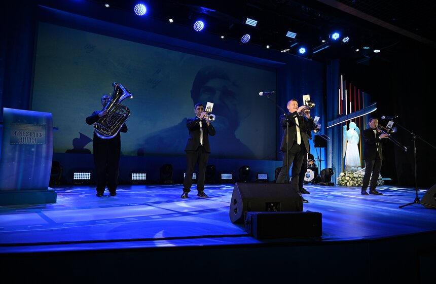 Церемония открытия кинофестиваля "Лучезарный Ангел" состоялась в кинотеатре "Поклонка" 3 фото