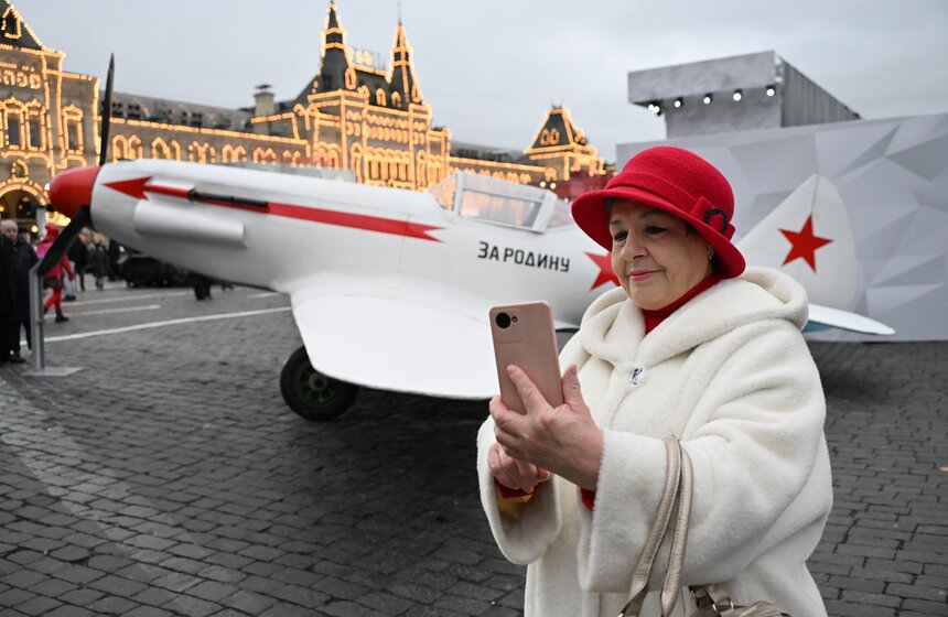 На Красной площади открылась выставка к годовщине парада 1941 года 25 фото