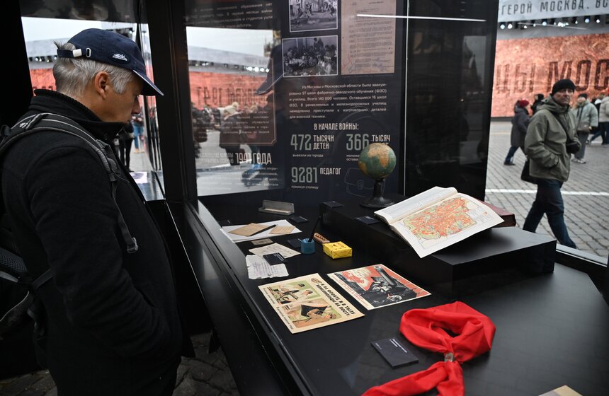 На Красной площади открылась выставка к годовщине парада 1941 года 11 фото