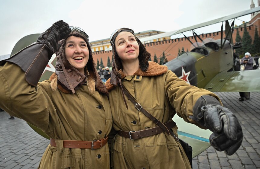 На Красной площади открылась выставка к годовщине парада 1941 года 9 фото