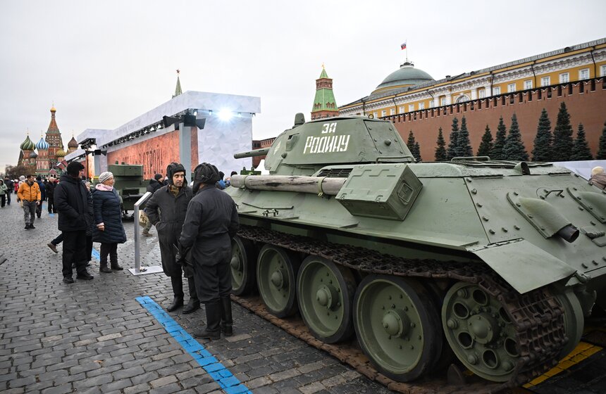 На Красной площади открылась выставка к годовщине парада 1941 года 10 фото