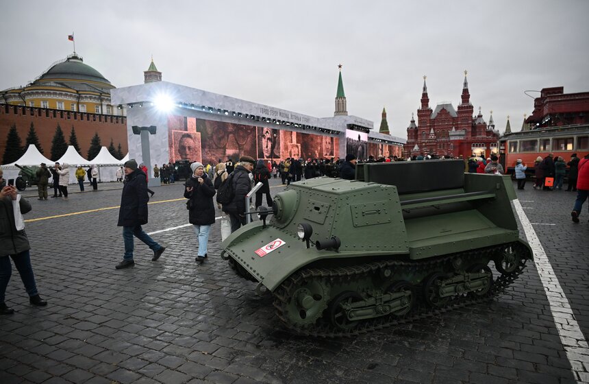 На Красной площади открылась выставка к годовщине парада 1941 года 1 фото