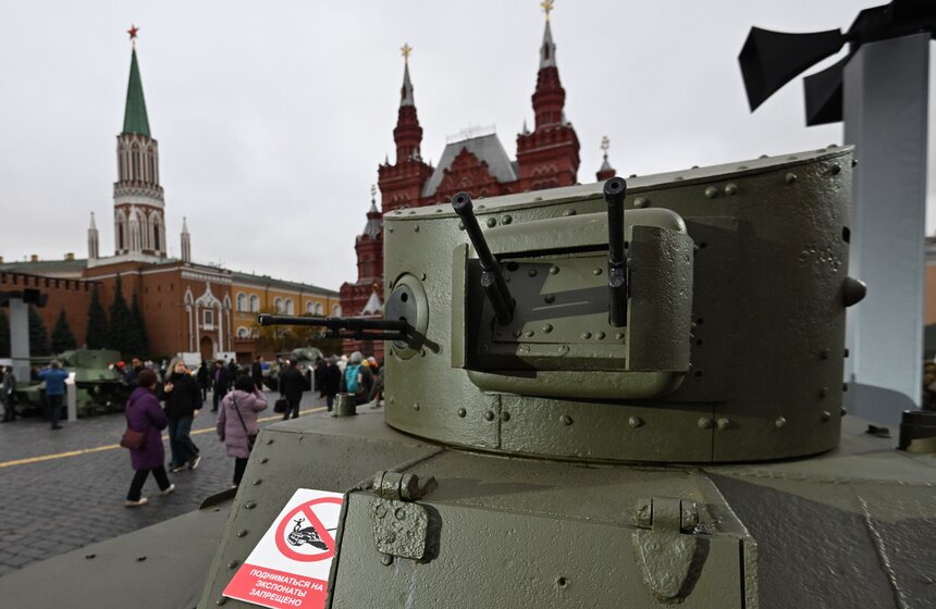 На Красной площади открылась выставка к годовщине парада 1941 года 16 фото
