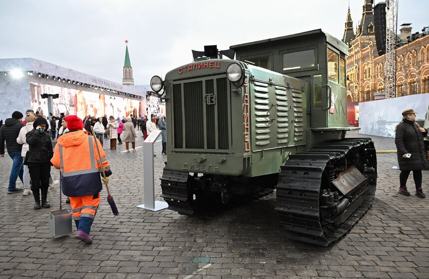 На Красной площади открылась выставка к годовщине парада 1941 года 19 фото