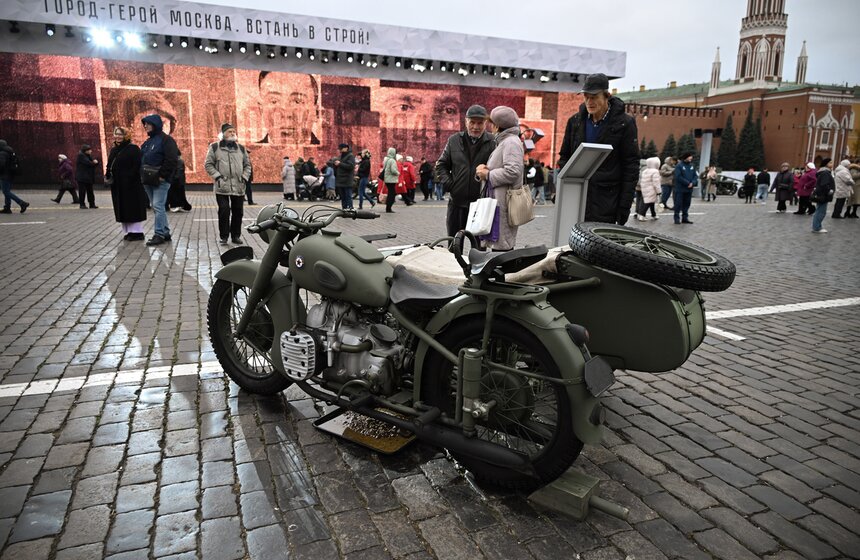 На Красной площади открылась выставка к годовщине парада 1941 года 6 фото