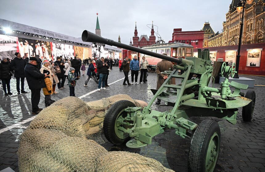 На Красной площади открылась выставка к годовщине парада 1941 года 21 фото