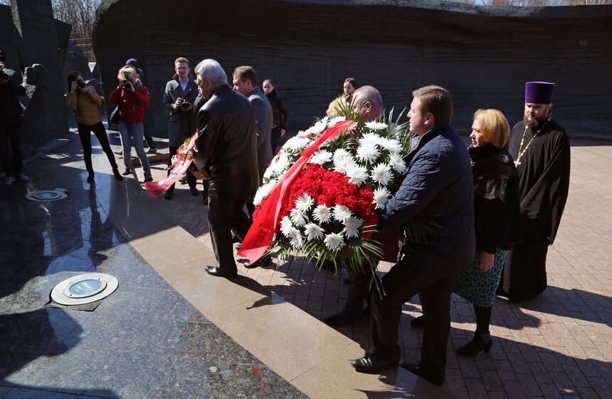 На Поклонной горе прошел мемориальный митинг 9 фото