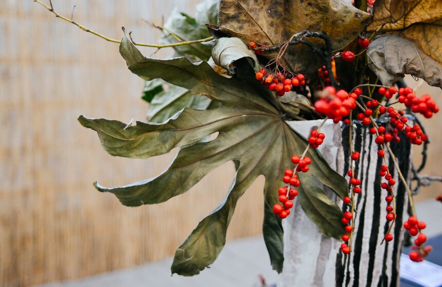 Выставка икебаны "Акценты осени" проходит в Москве 6 фото