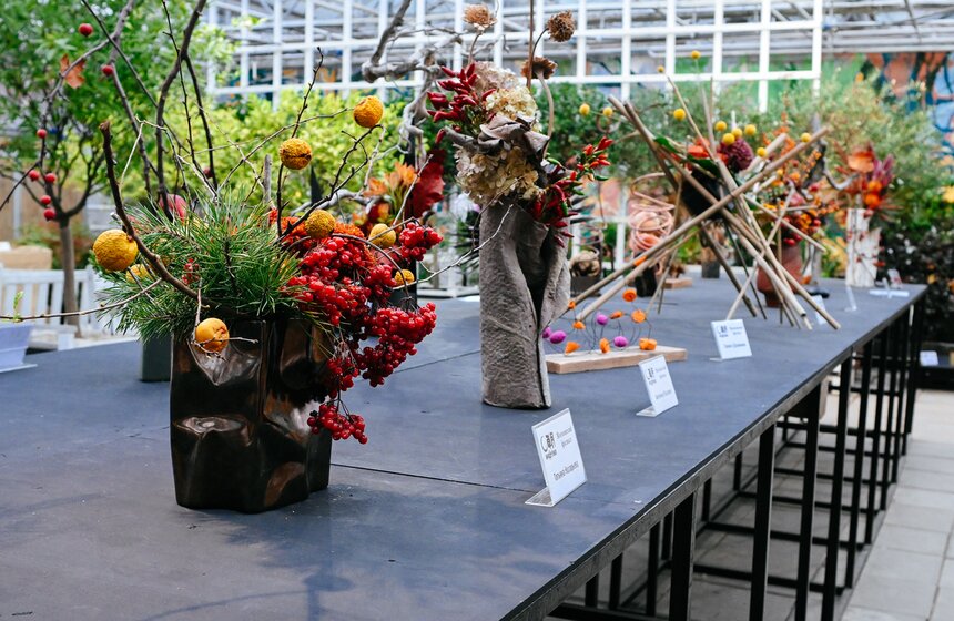 Выставка икебаны "Акценты осени" проходит в Москве 1 фото