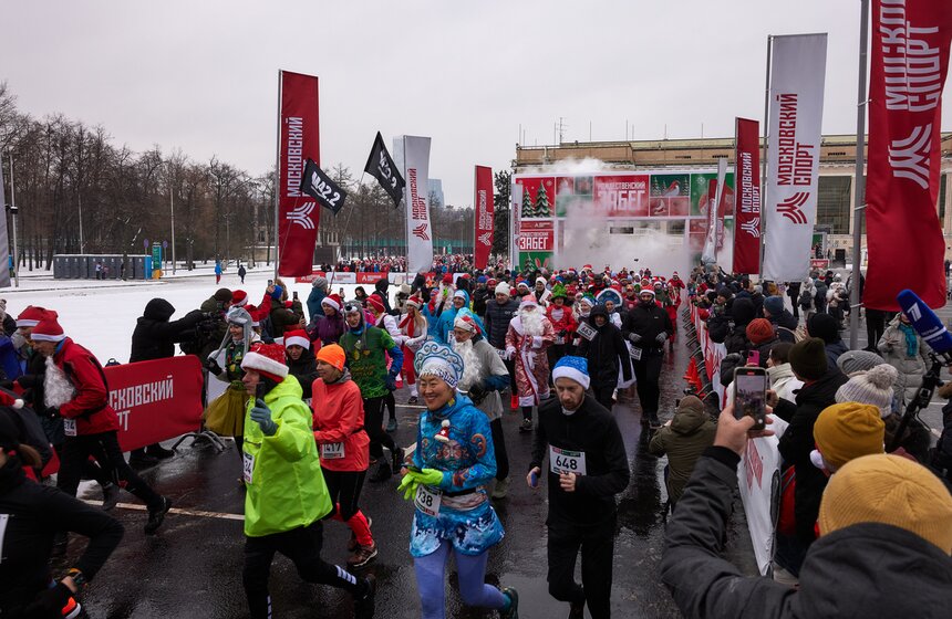 Забег Дедов Морозов прошел в "Лужниках" 6 фото