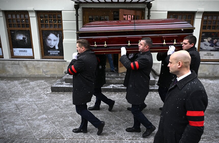 В Москве простились с народной артисткой РФ Евгенией Добровольской 34 фото