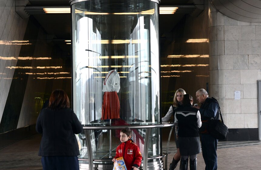 На станции "Воробьевы горы" открылась выставка "Пассажиры" 14 фото