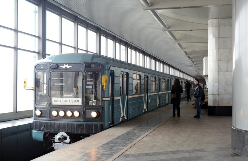 На станции "Воробьевы горы" открылась выставка "Пассажиры" 5 фото