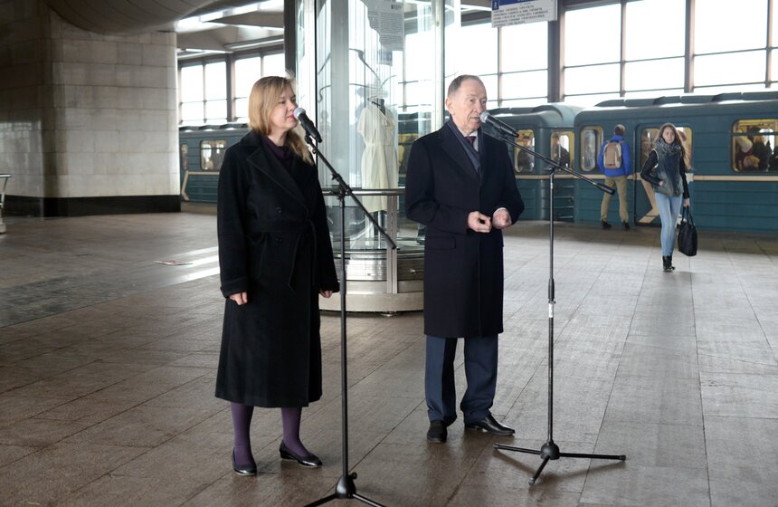 На станции "Воробьевы горы" открылась выставка "Пассажиры" 3 фото