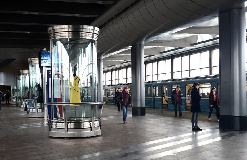 На станции "Воробьевы горы" открылась выставка "Пассажиры" 1 фото