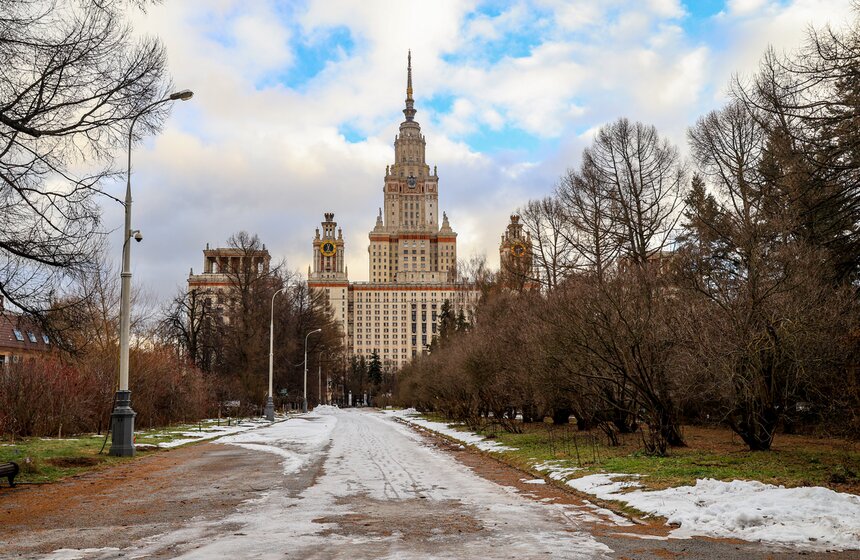 Два вида подснежников зацвели в Ботаническом саду МГУ 1 фото