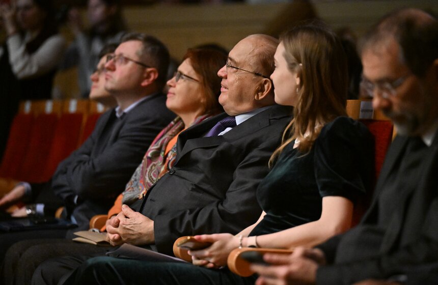 В МГУ прошел традиционный студенческий огонек с розливом медовухи 18 фото