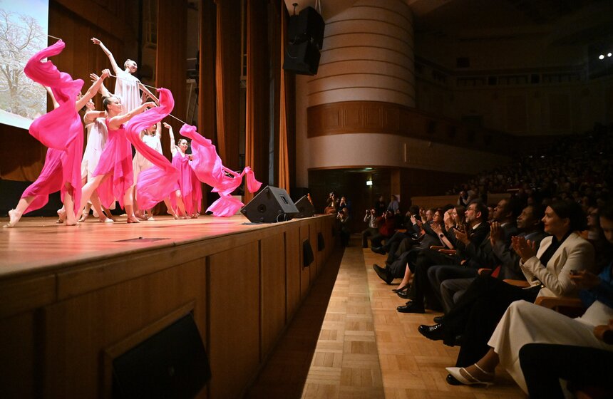 В МГУ прошел традиционный студенческий огонек с розливом медовухи 20 фото