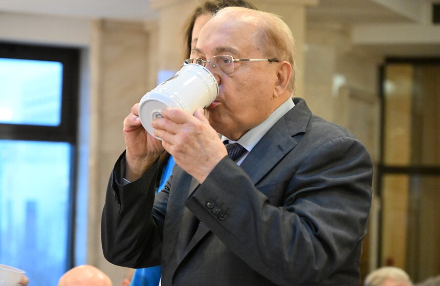 В МГУ прошел традиционный студенческий огонек с розливом медовухи 4 фото