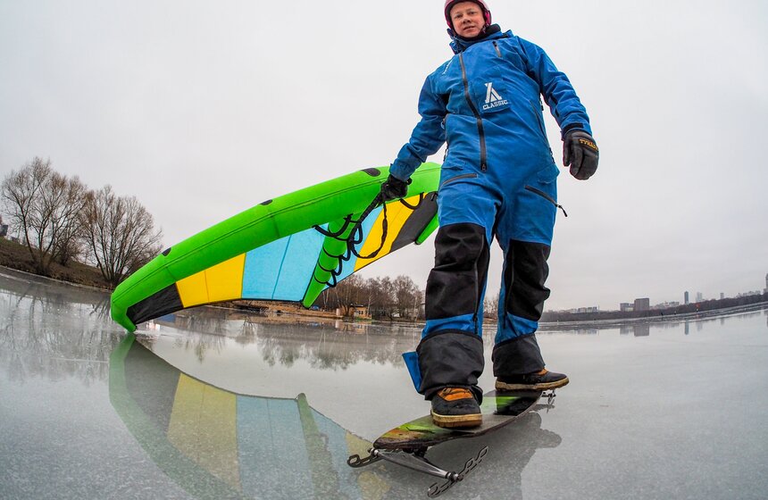 Москвичи вышли кататься на коньках в Строгине 19 фото