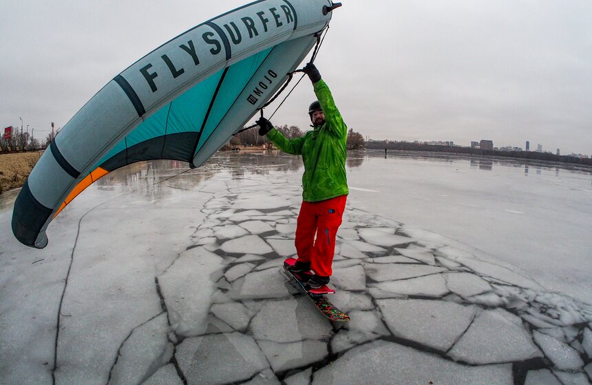 Москвичи вышли кататься на коньках в Строгине 4 фото