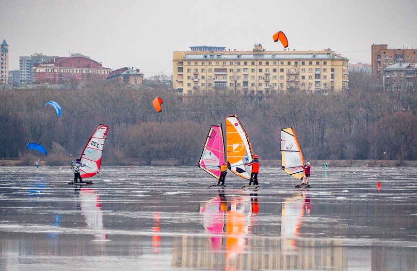 Москвичи вышли кататься на коньках в Строгине 2 фото