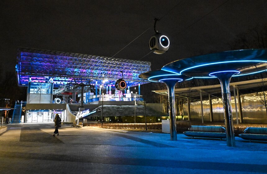 Парк "Орион" на ВДНХ украсили световые инсталляции 9 фото
