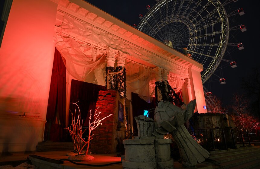 Парк "Орион" на ВДНХ украсили световые инсталляции 6 фото