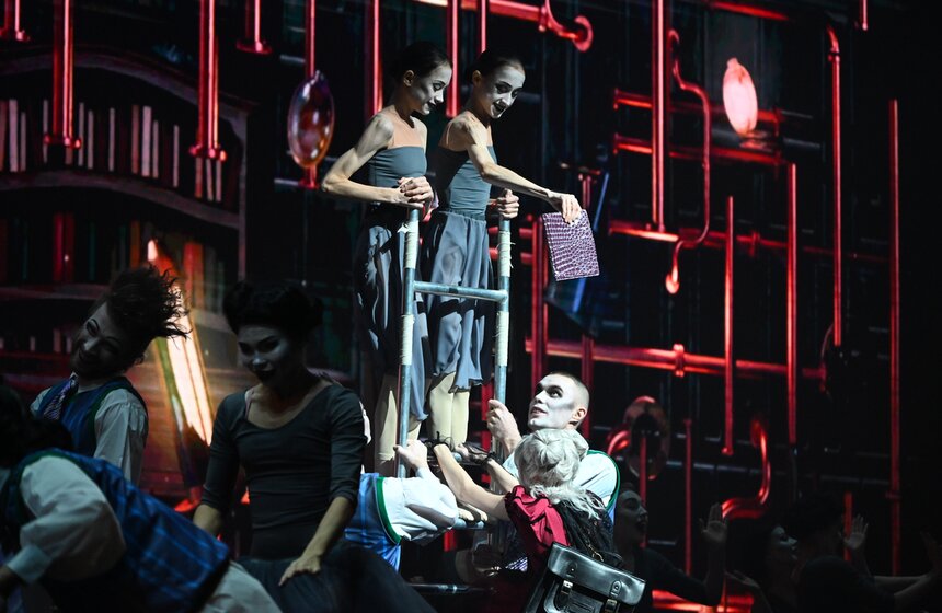 Премьера шоу "Щелкунчик. Королевство летучих мышей" прошла в "ЦСКА Арене" 4 фото