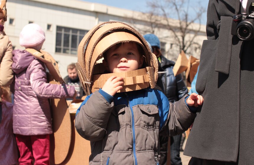 В столице прошел космический уличный перформанс 2 фото