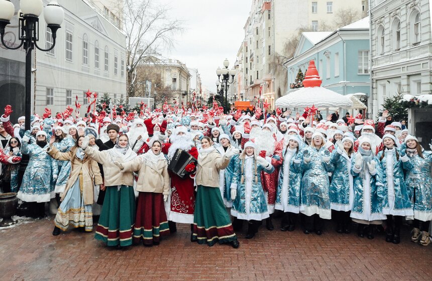 Шествие Дедов Морозов и Снегурочек состоялось в Москве 22 фото