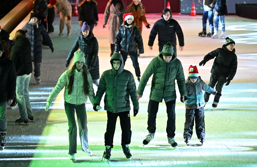 Фестиваль "Солома" прошел на катке на площади Революции 14 фото