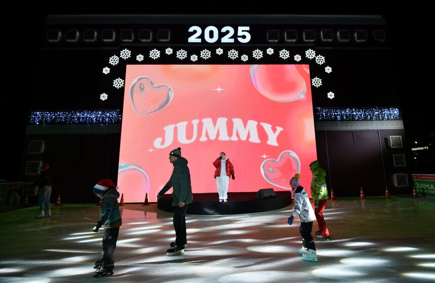 Фестиваль "Солома" прошел на катке на площади Революции 6 фото