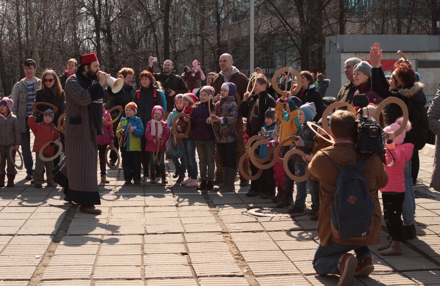 В столице прошел космический уличный перформанс 14 фото