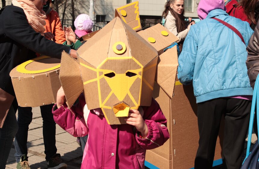 В столице прошел космический уличный перформанс 9 фото