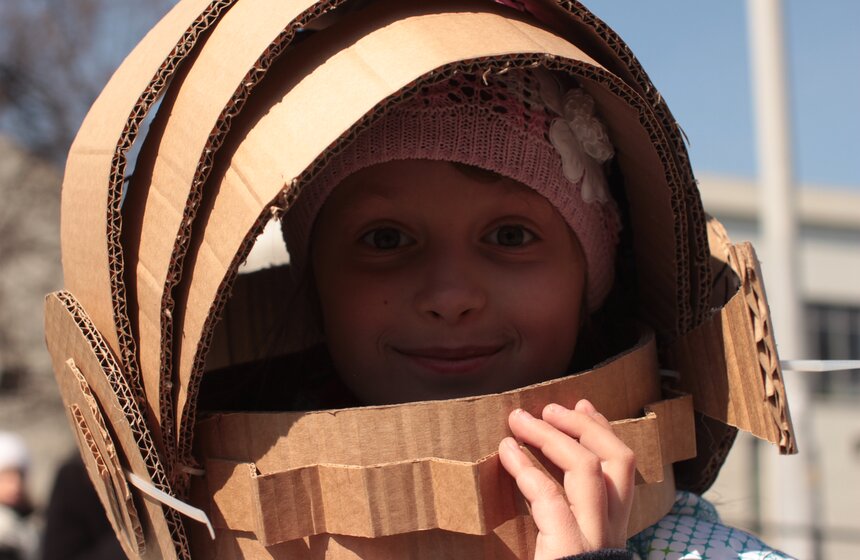 В столице прошел космический уличный перформанс 10 фото