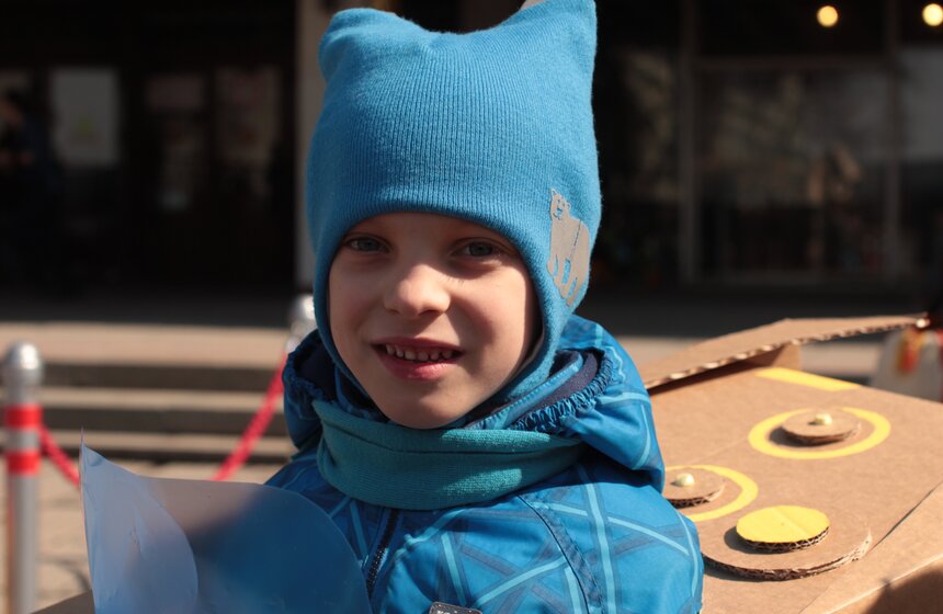 В столице прошел космический уличный перформанс 11 фото