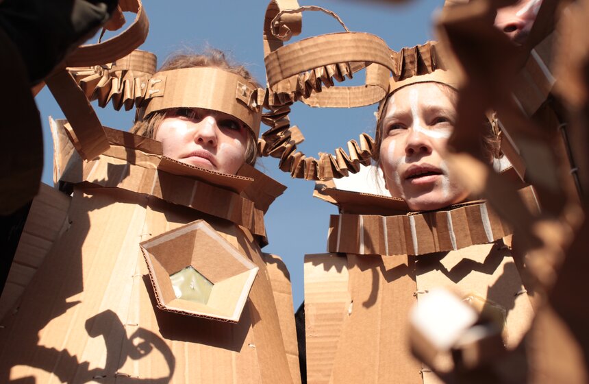 В столице прошел космический уличный перформанс 18 фото