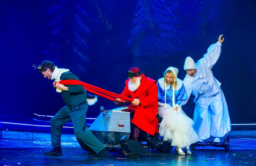 Шоу "Квант волшебства" прошло в рамках научной елки Wow! How? 13 фото