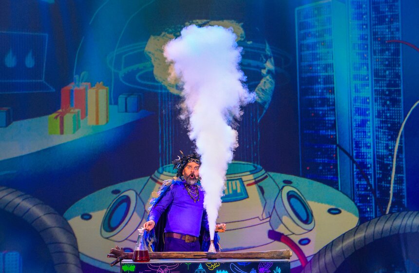 Шоу "Квант волшебства" прошло в рамках научной елки Wow! How? 15 фото