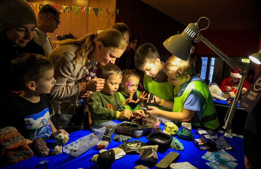 Шоу "Квант волшебства" прошло в рамках научной елки Wow! How? 27 фото