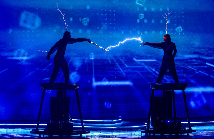 Шоу "Квант волшебства" прошло в рамках научной елки Wow! How? 19 фото