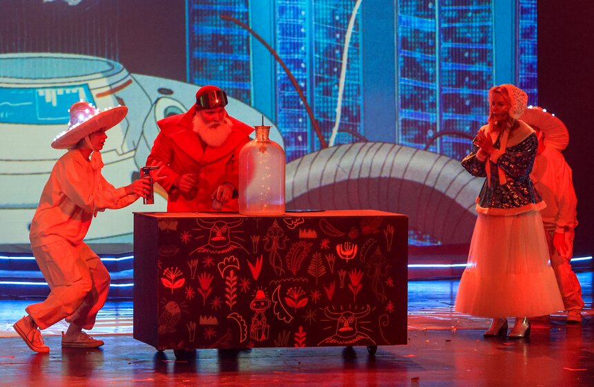 Шоу "Квант волшебства" прошло в рамках научной елки Wow! How? 3 фото