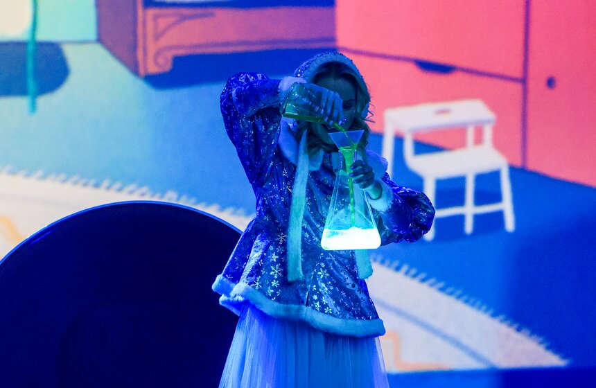 Шоу "Квант волшебства" прошло в рамках научной елки Wow! How? 5 фото